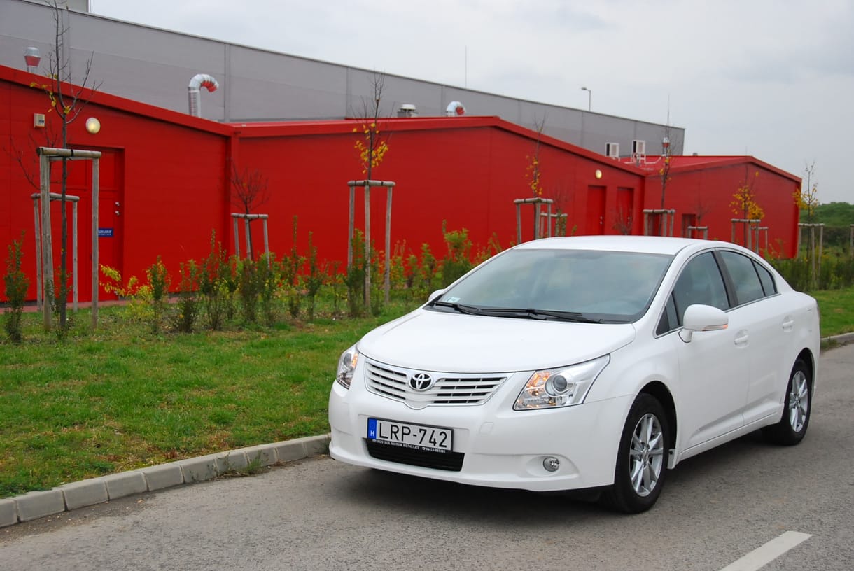 Toyota Avensis teszt: birodalmi rohamosztagos