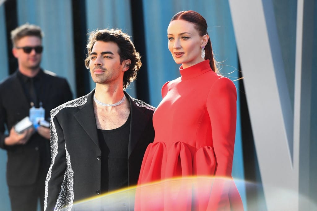 Válik a Trónok harca és a Jonas Brothers sztárja