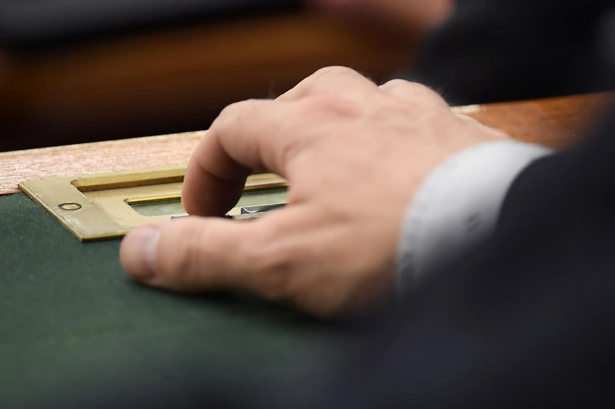 Hadházy mentelmi ügye is téma lesz a parlament mai ülésén