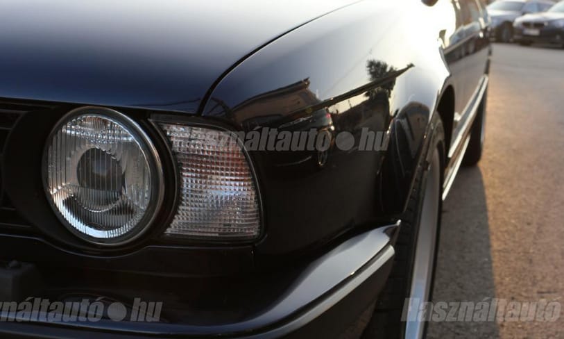 Nem véletlenül horror drága ez a 25 éves érdi BMW M5 kombi