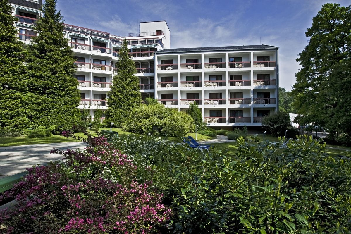 39 év után lakat kerül a soproni Hotel Lövérre
