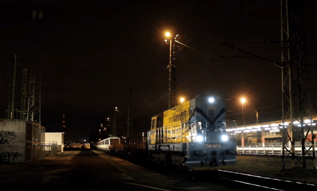 Így érkezett meg a 18. új metrószerelvény – videóval
