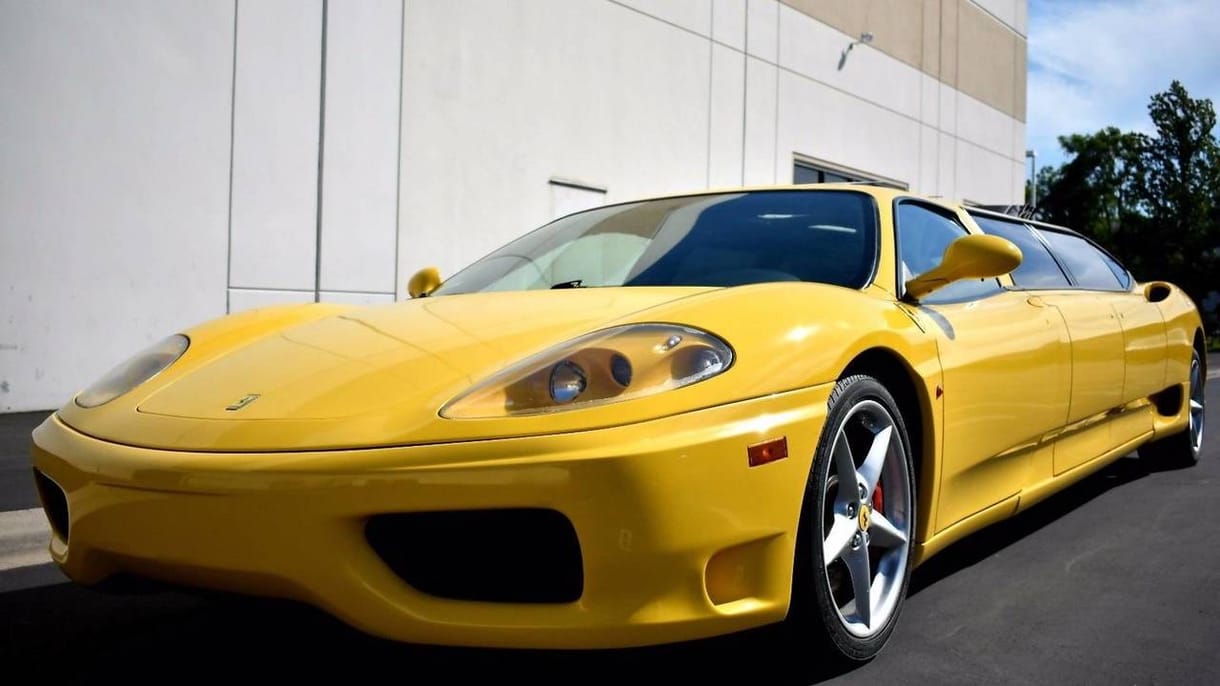 Csökkentett áron sem kell senkinek ez a szuperhosszú Ferrari limuzin