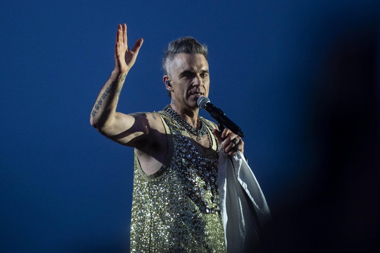Megszólalt Robbie Williams a koncertjén meghalt rajongó kapcsán
