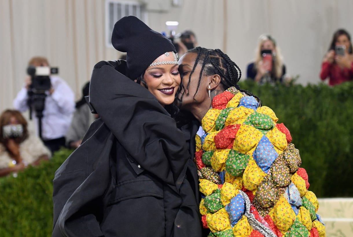 Első gyermekét várja Rihanna