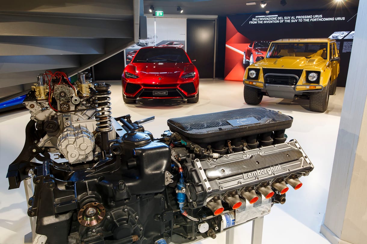 Szénszálas V12-es motor kerülhet a Lamborghinikbe