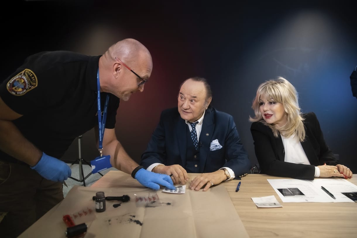 Korda Györggyel és Balázs Klárival küzd a rendőrség az online csalók ellen