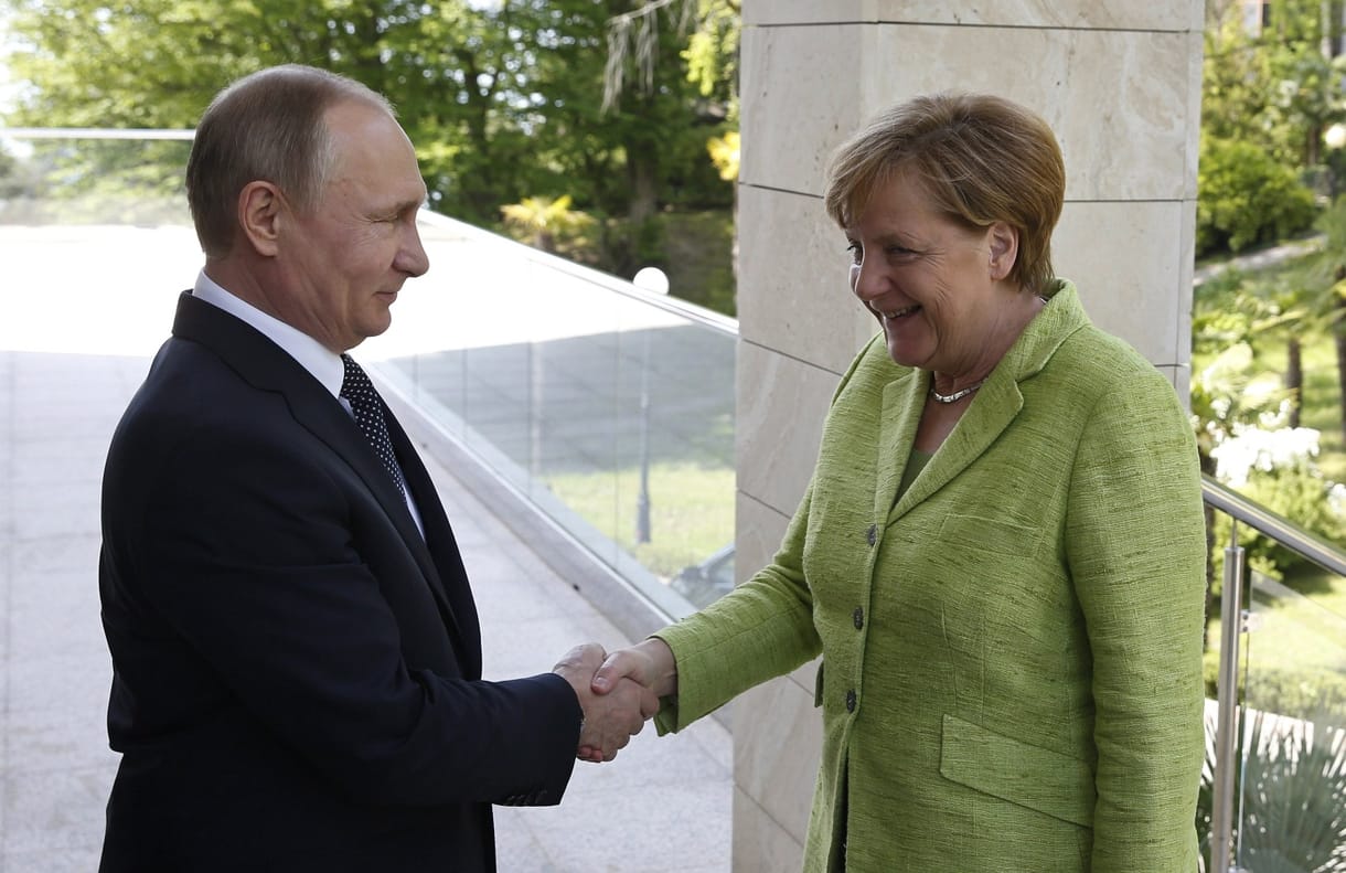 Putyin és Merkel újra megpróbálkozik a viták elsimításával