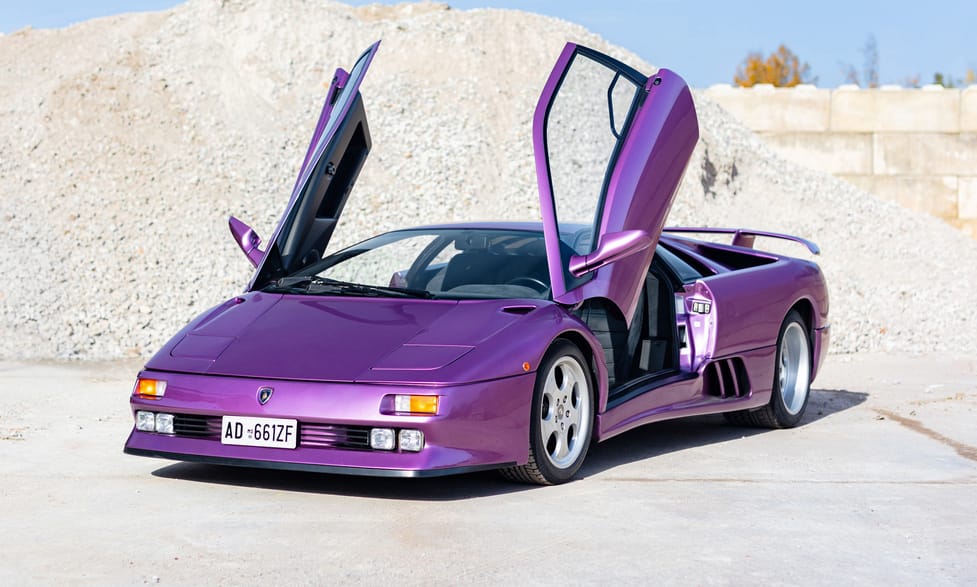 Nem kerüli a feltűnést ez az eladó 30 éves lila Lamborghini