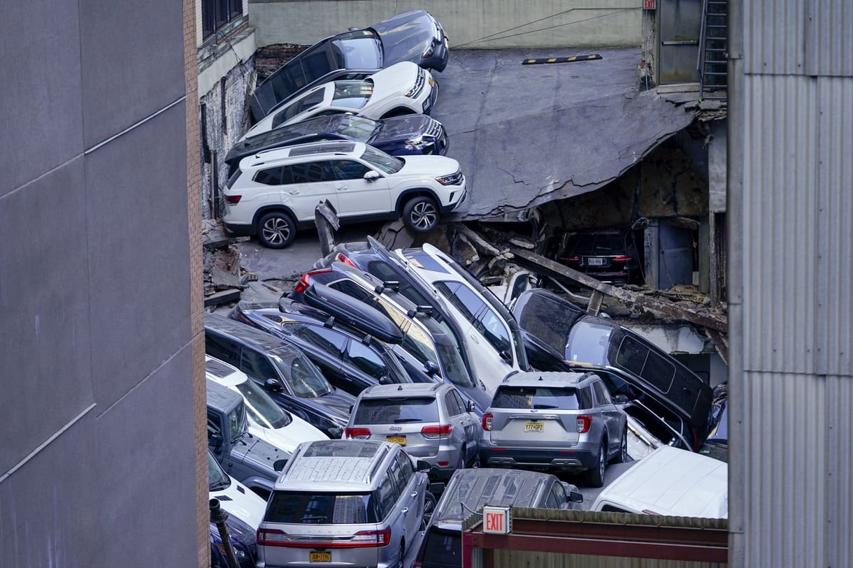 Részben összeomlott egy parkolóház Manhattanben
