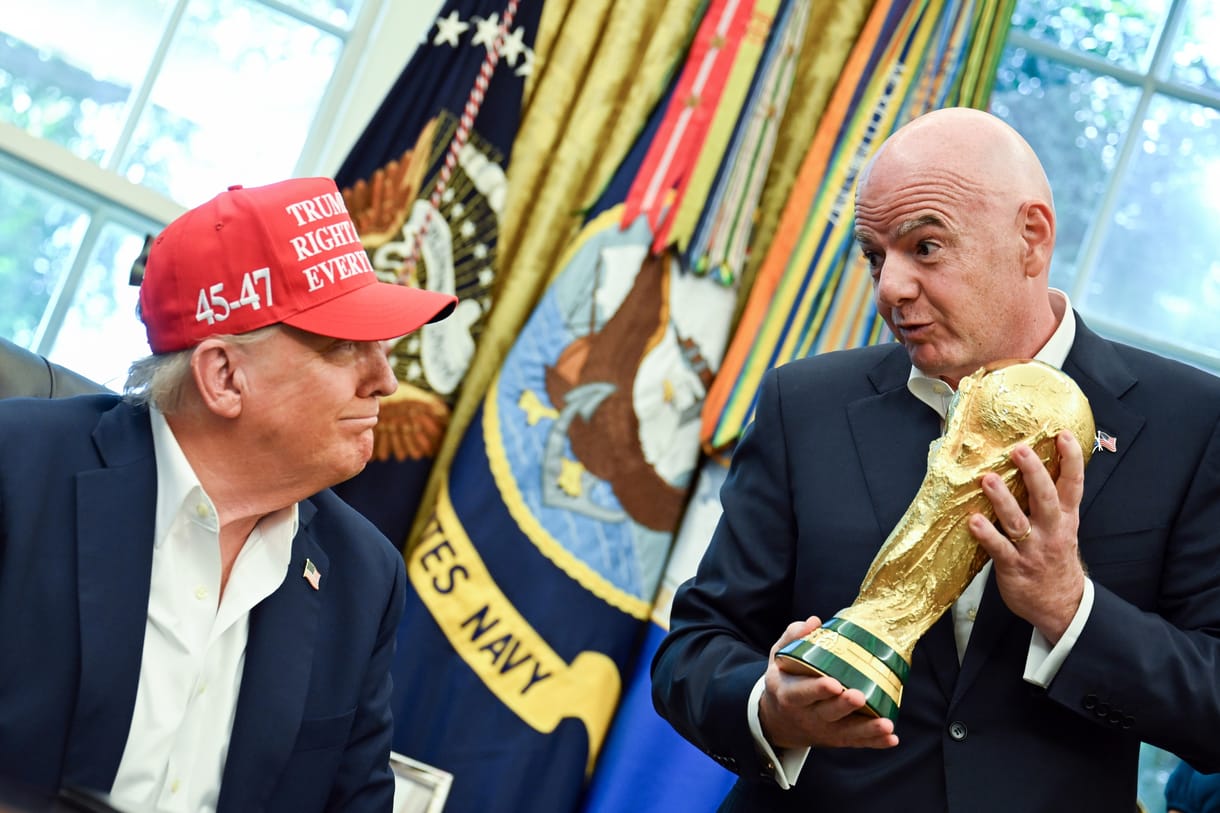 Trump telefonál egyet, és eltörlik a piros lap utáni eltiltást – akinek elég hatalma van, az bármit megtehet?