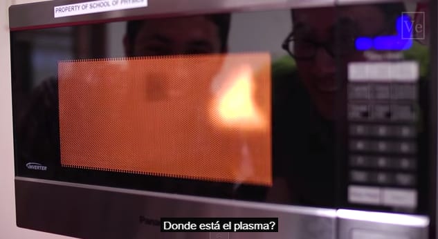 Videó: Hihetetlen, mi történik egyetlen szőlőszemmel, ha mikróba tesszük