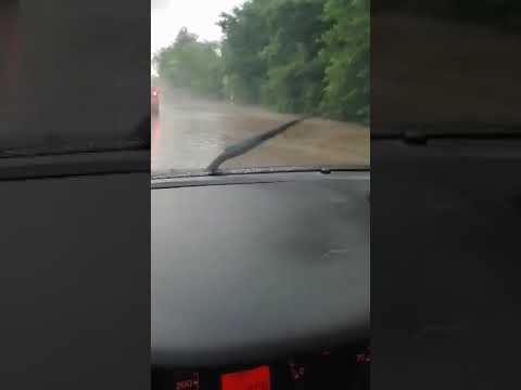 Víz alatt állnak az utak a Dunakanyarban – fotók, videó