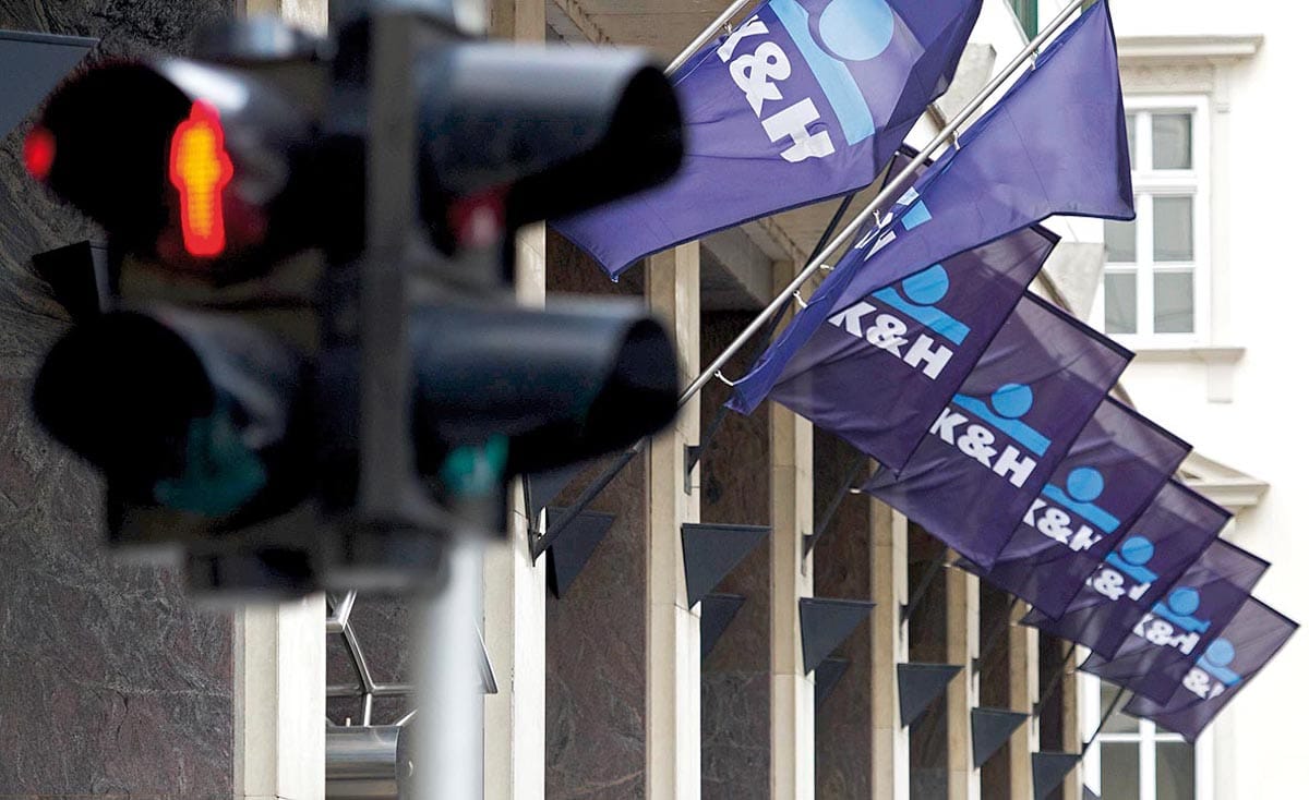 Technikai probléma miatt később kapták meg nyugdíjukat a K&H ügyfelei