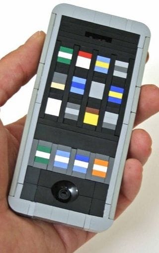 Legóval is elsütöttek egy iPhone-poént