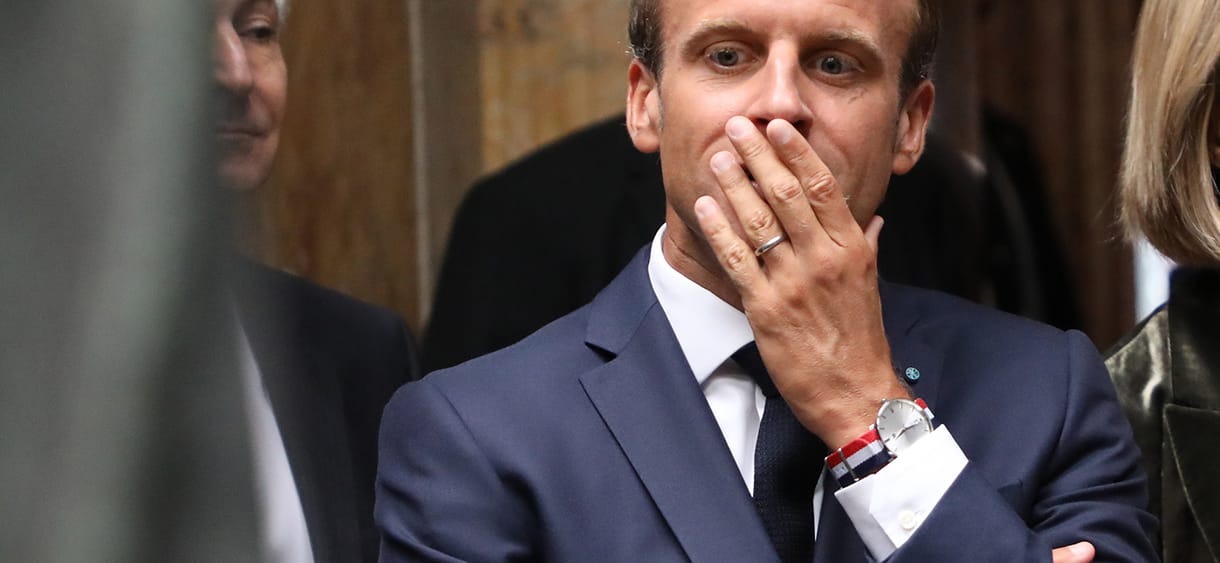 Macron 55 ezer forintos órával a csuklóján parádézott, így gyűjt az elnöki palota felújítására