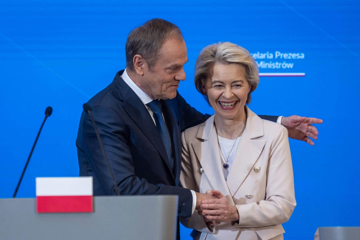 Hivatalosan is lezárta Brüsszel a lengyelek elleni 7. cikkes eljárást