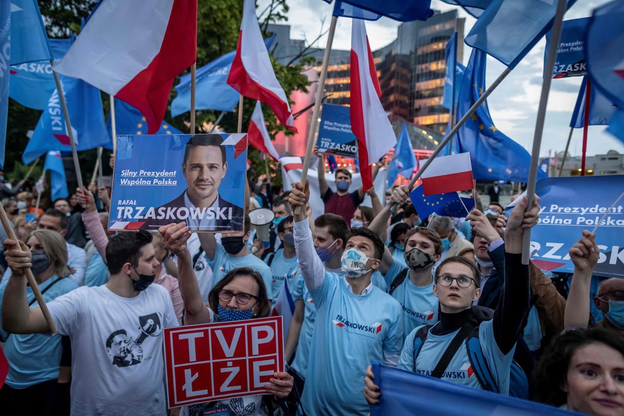 Az orbáni úttól félti Lengyelországot a világsajtó, de jöhet a liberális fordulat 