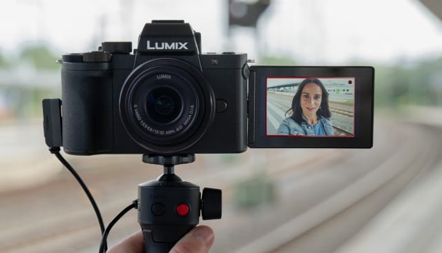 4K-s rögzítés, hangkövetés: megjött a Panasonic megfizethető vloggerkamerája