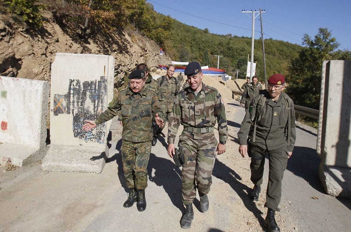 Szerb tüntetők ellen lépett fel a KFOR
