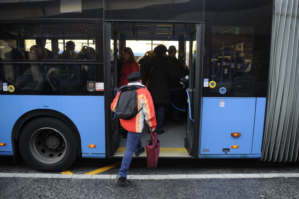 A BKV irodistákkal, mérnökökkel, szerelőkkel pótolja a buszsofőröket