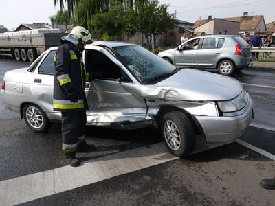 Négy autót tört össze egy sávváltással - fotó