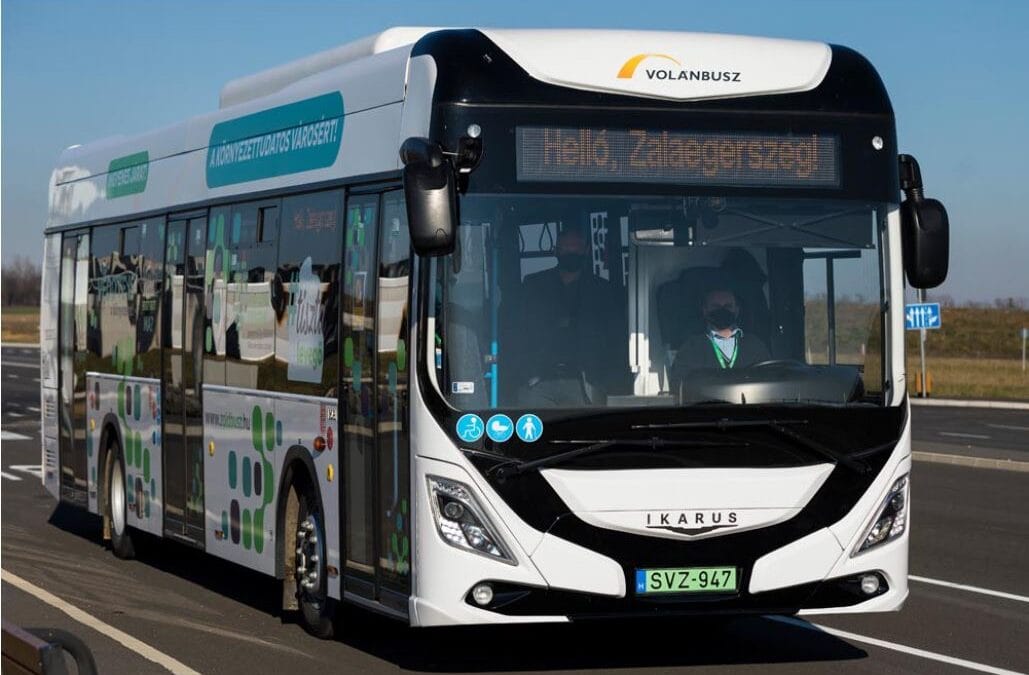 Több mint ezer buszt cserélnének elektromosra Magyarországon