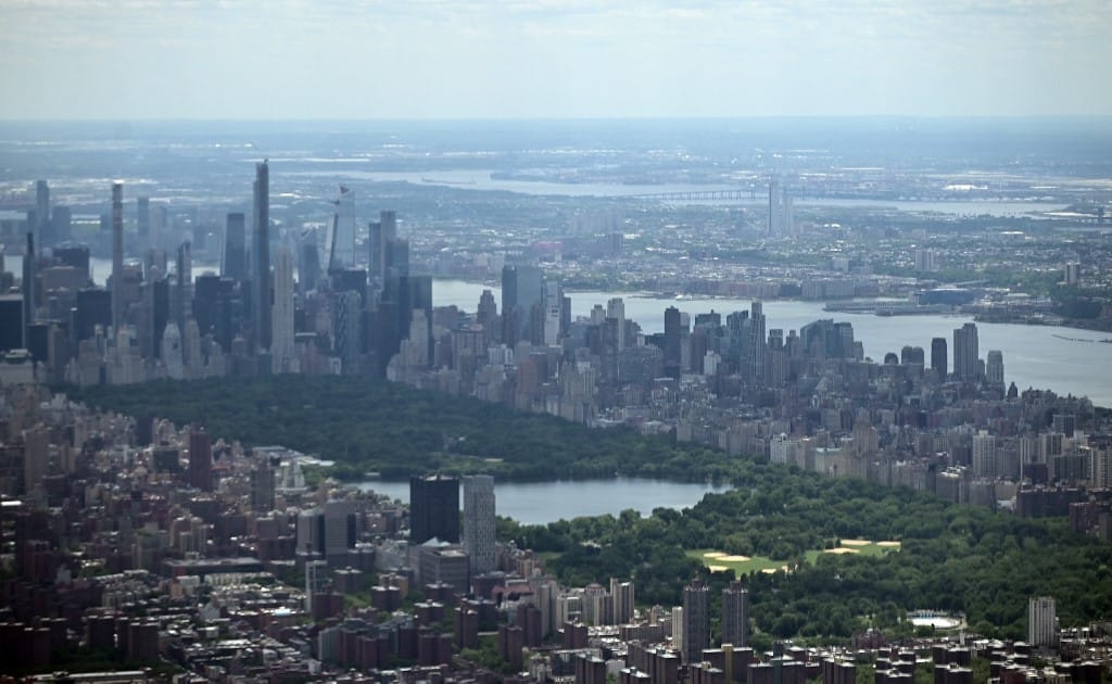 New Yorkban úgy ünnepelik az újranyitást, ahogy sehol máshol