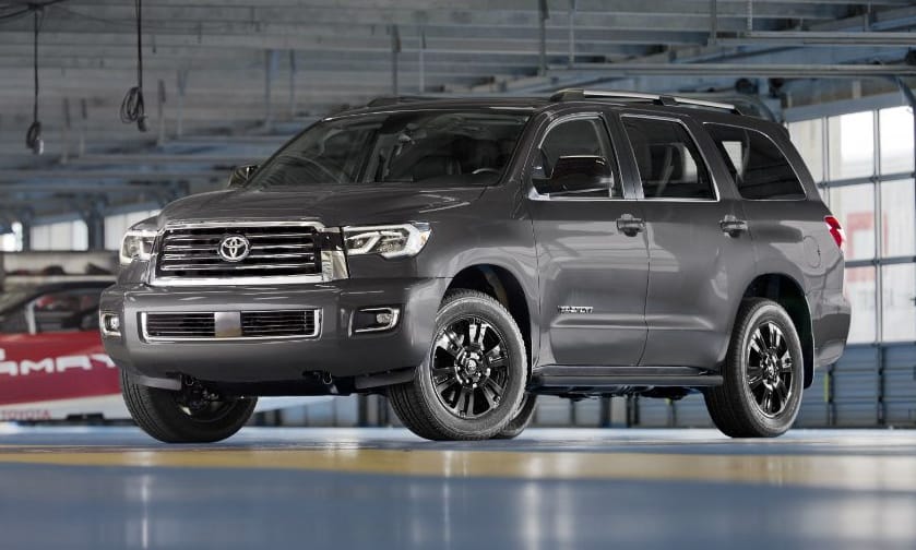 Európában hibridezik a Toyota, de az USA-ban 5,7 literes V8-assal nyomul