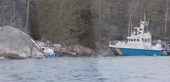 Hét katona megsérült, amikor dokknak ütközött egy svéd hadihajó