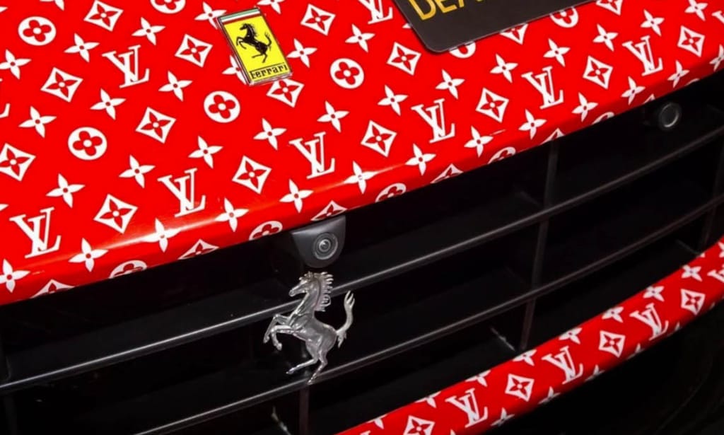 Eladóvá vált a 15 éves dubaji fiatal véleményes külcsínű szuper Ferrarija