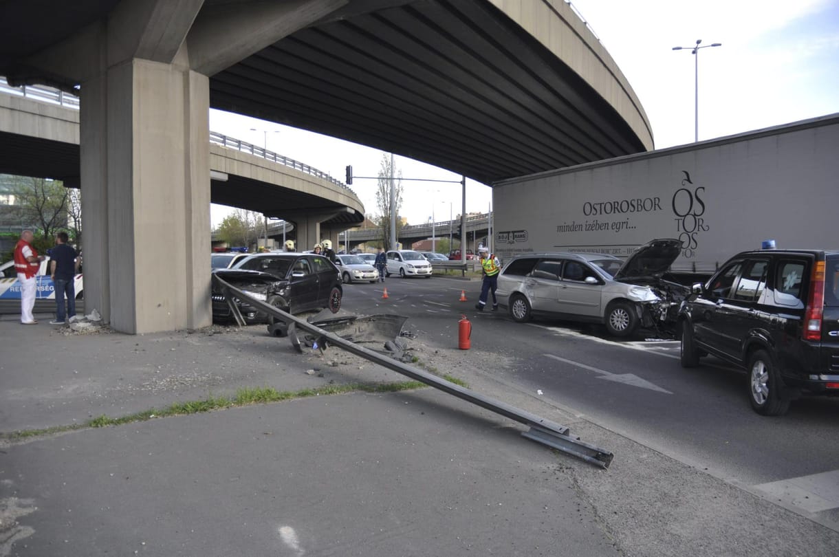 Egy Flórián téri karambol okoz óriási dugót