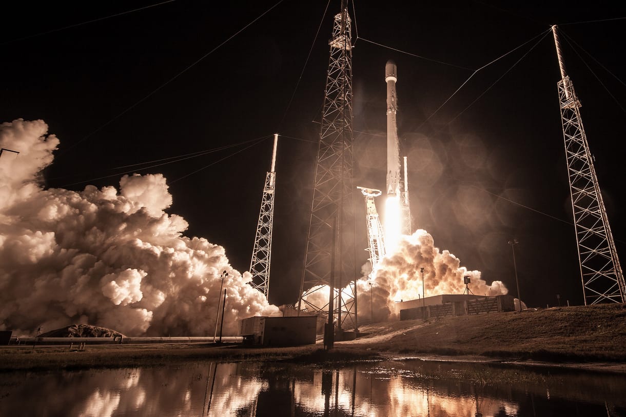 Megint kitalált valamit Elon Musk, olcsóbb lesz tőle a műholdak fellövése