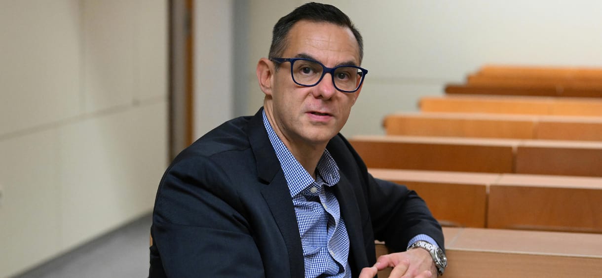 Nem garantált, hogy egy NER utáni hatalom nem épít fel korrupciós rendszert – interjú Jancsics Dávid korrupciókutatóval
