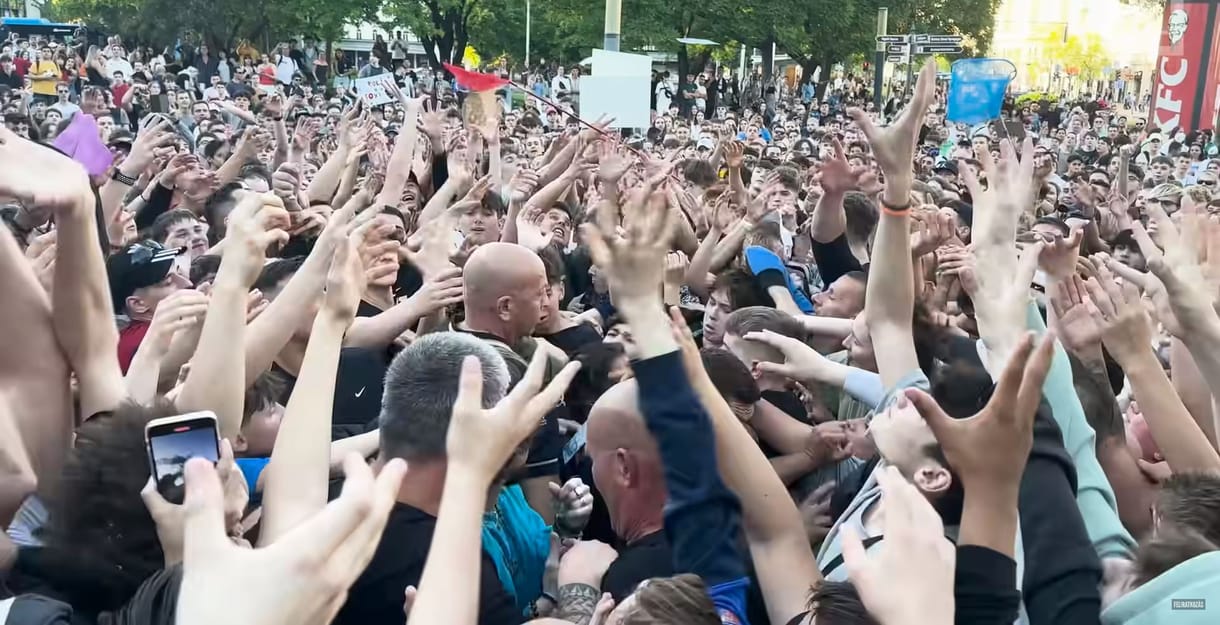 Az EU a demokráciát félti az influenszerektől – ezért támogatná őket