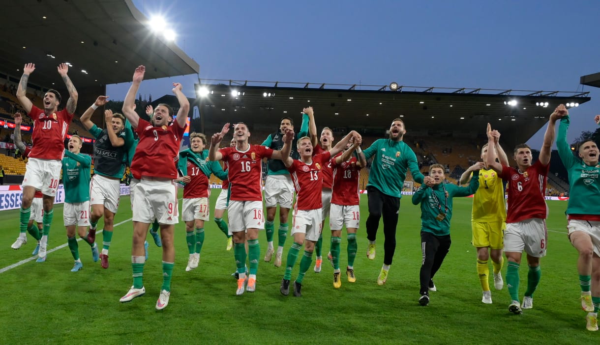 Lackfi János: BOLDOGAN HALOK BELE – Anglia-Magyarország 0-4