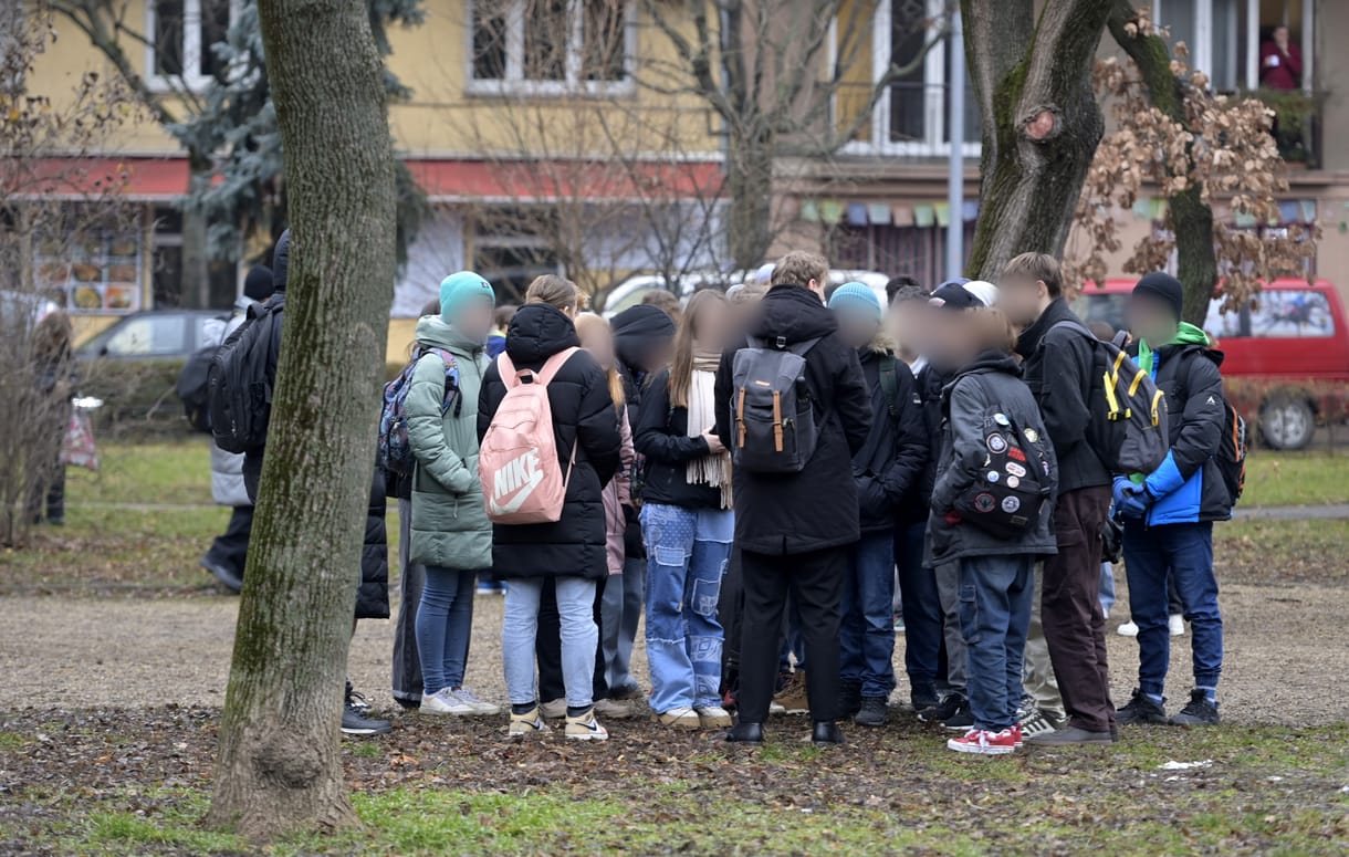 A szlovák rendőrség nem sokra jutott a bombariadókkal kapcsolatban, a magyar hatóságok mégis tőlük kérnek segítséget