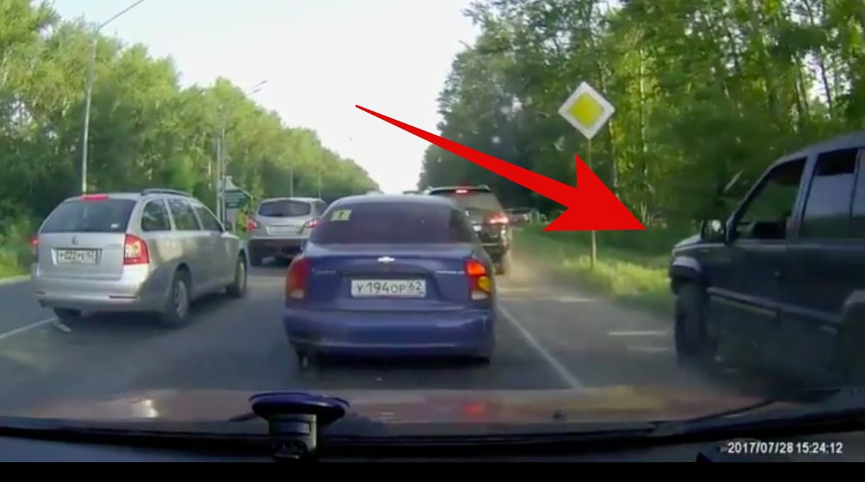 Instant karma: egy dolog fogott ki az orosz terepjárón – a terep – videó