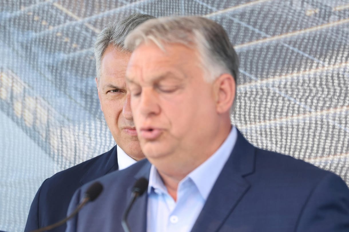Lázár János földet vett a batidai kastély mellett
