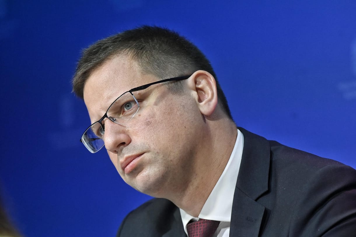 Gulyás nem hiszi, hogy Tompos Márton momentumos politikussal szemben kínai rendőrök intézkedtek volna, de ha megtörtént, akkor ki kell vizsgálni