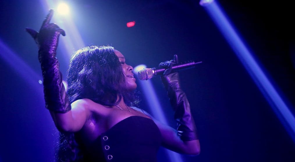 „Kib*szott életem legrasszistább, legdemoralizálóbb élményének” nevezte az ausztráliai koncertjét Azealia Banks