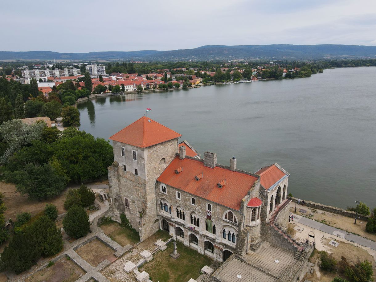 Tatán januártól ingyenes lesz a tömegközlekedés