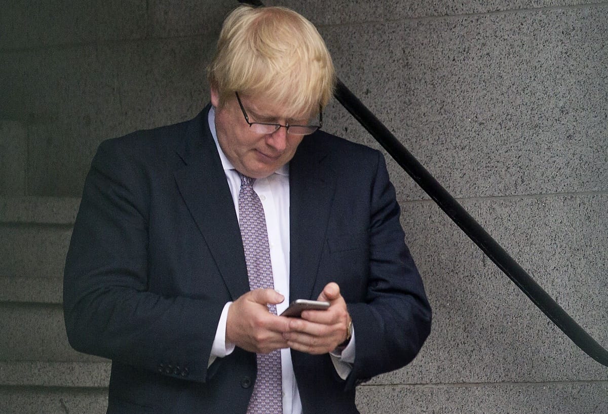 Most a szír külügyminiszter olvasott be a brit kollégájának