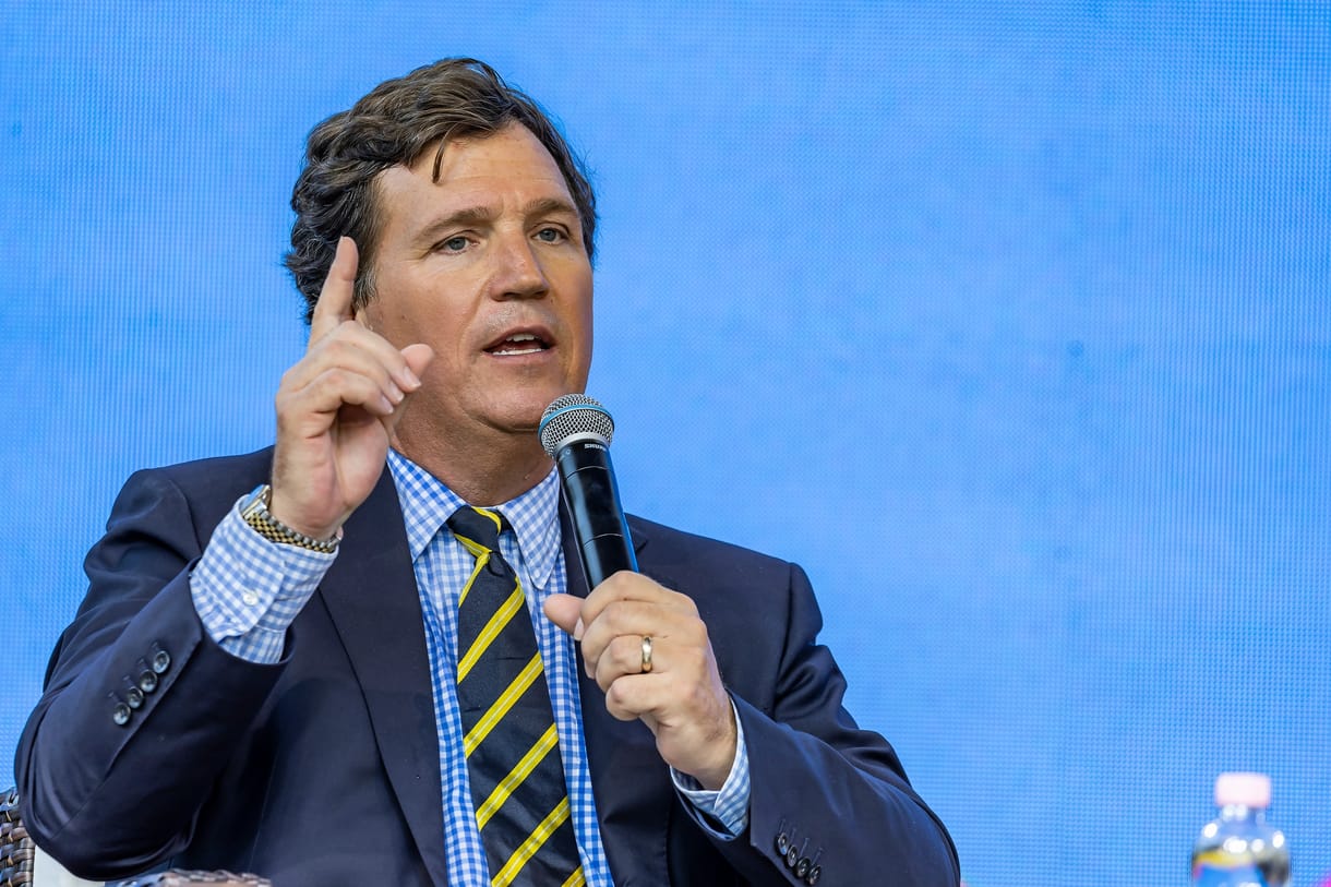 Tucker Carlson megerősítette, hogy interjút készít Putyinnal