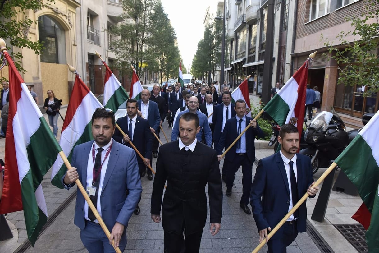 Négyen harcolnak a Jobbik vezetéséért, de egyedül Vona Gáborról döntenek