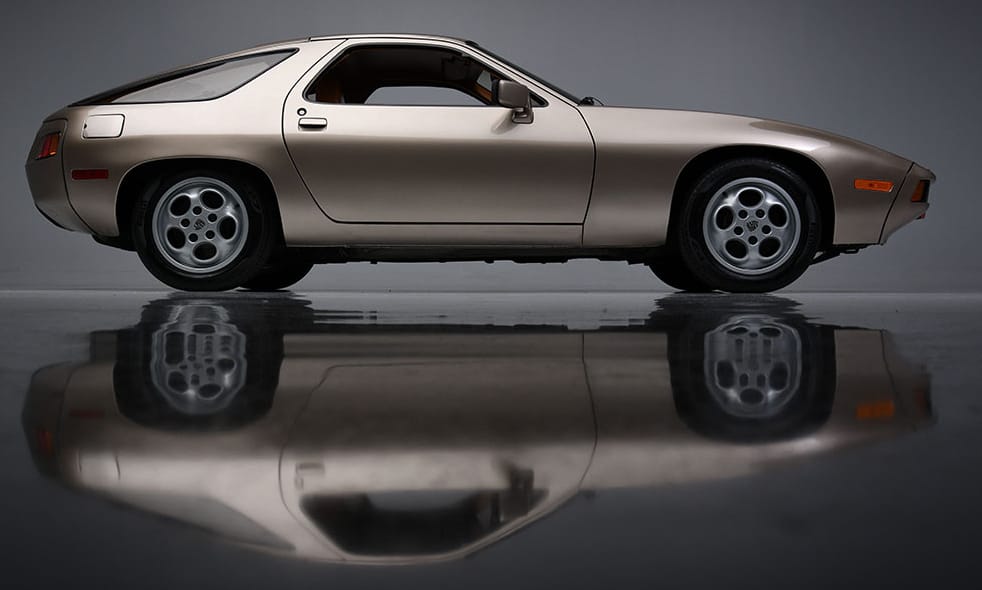Rekordösszeget fizettek a Tom Cruise-féle bukólámpás Porschéért