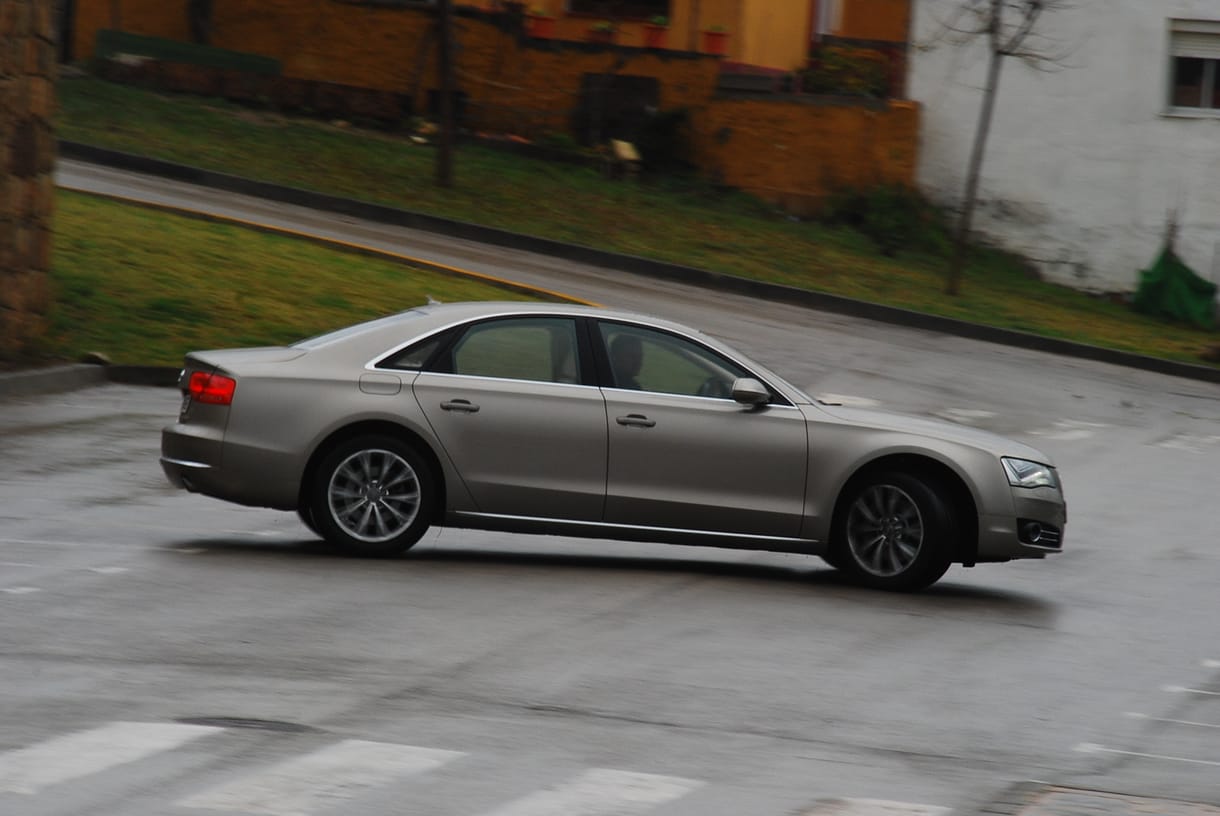 Blikk: terrorelhárító Audi parkolt a zebrán