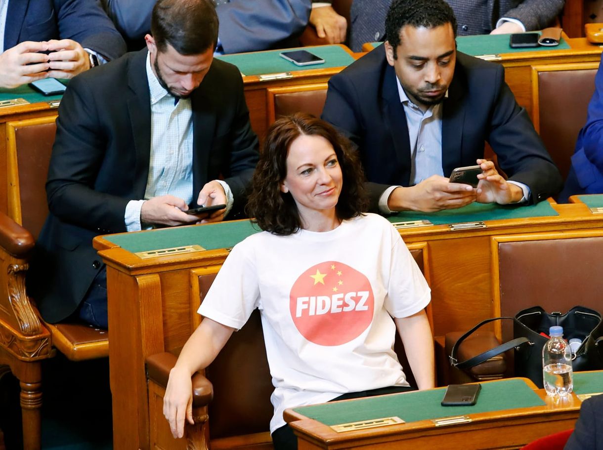 Megszavazták Szabó Tímea 9,7 millió forintos büntetését a Fidesz-KDNP képviselői