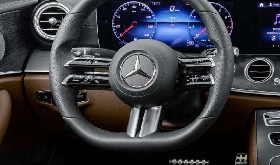A Mercedes kicsit megint feltalálta a kormánykereket