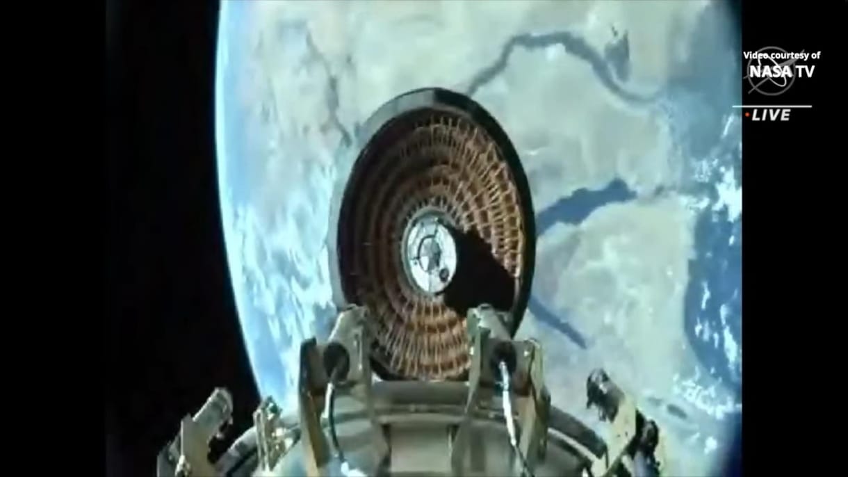 Videó: Ledobott a NASA egy repülő csészealjat az űrből, a Marsra is elviheti